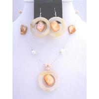 Round Shell Pendant Jewelry Set Freshwater Pearls Sleek Wire Necklace Set 