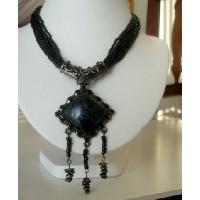 Costume jewelry Vintage Necklace w/ Pendant and trailing