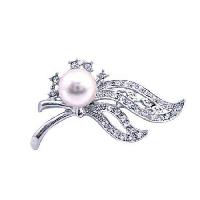 Super Quality Pearls Brooch Pearls Cubic Zircon Encrusted on Leaves