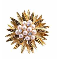 Vintage Gold Brooch w/ Pearls & Cubic Zircon In Center Surrounded w/ Gold Leaf Brooch