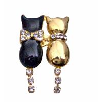 Lover Brooch Twin Cat Black & Gold w/ Cubic Tail Dangling