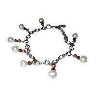 Exquisite and Elegant Bracelet in Pearls and Swarovski Crystals