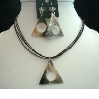 Black Shell Triangle Pendant Necklace Set w/ Thread String